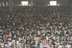 Comiket 80 - Tokyo Big Sight crowd, foule