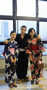 leafcup yukata de yakatabune party - august 28 2011 - aala and 2 girls