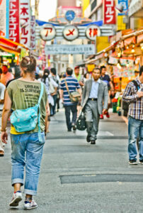 gaijin nod, signe entre étrangers au Japon, sign between foreigners in Japan