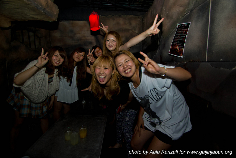 lockup shibuya tokyo japon - filles japonaises