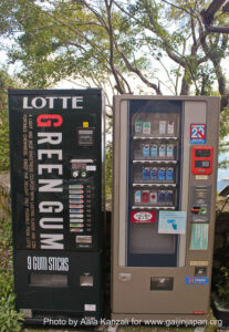 distributeur de chewing gum et tabac au Japon